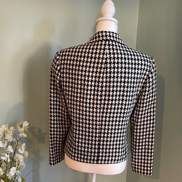 Black and White Houndstooth Jacket by ConradC Collection Size 8 - Picture 2 of 14